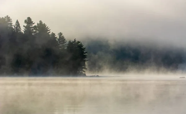 Nebbia Sul Grande Lago Nella Riserva Naturale Mastigouche — Foto Stock