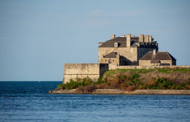 Adadaki kalenin manzarası, deniz manzarası