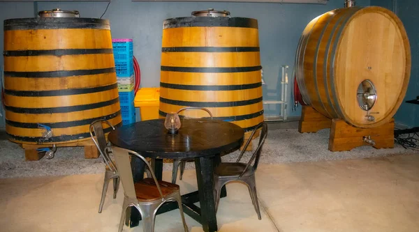 Wooden Wine Barrels Table Chairs — 图库照片