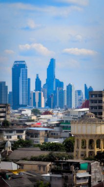 Bangkok, Tayland - 26 Ekim 2025: Tayland 'ın Bangkok kentinin eski ve modern mimarisi şehrin benzersizliğini gösteriyor