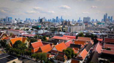 Bangkok, Tayland - 26 Ekim 2025: Tayland 'ın Bangkok kentinin eski ve modern mimarisi şehrin benzersizliğini gösteriyor