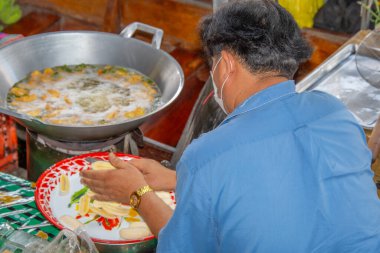 Bangkok, Tayland - 24 Ekim 2025: Bangkok, Tayland yakınlarındaki Damnoen Saduak Pazarı