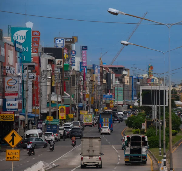 Bangkok, Tayland - 24 Ekim 2025: Bangkok, Tayland yakınlarındaki Damnoen Saduak Pazarı