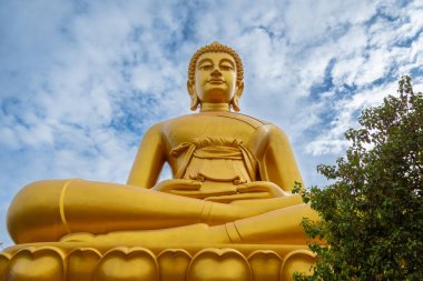 Tayland 'ın Bangkok şehrindeki büyük altın Buda..