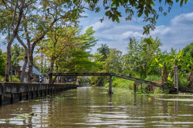 Bangkok, Tayland - 25 Ekim 2025: Bangkok banliyölerindeki Khlong Maha Sawat Kanalı