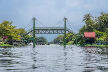 Bangkok, Tayland - 25 Ekim 2025: Bangkok banliyölerindeki Khlong Maha Sawat Kanalı