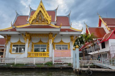 Tayland, Bangkok 'taki Chao Phraya Nehri' nde gemi gezisi.