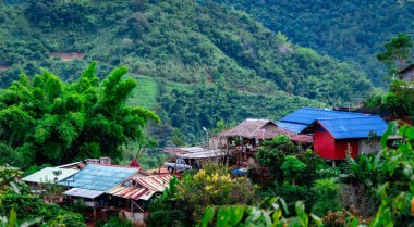 Kuzey Tayland 'daki Pa Tueng dağ köyü, Laos sınırına yakın.