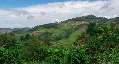 Kuzey Tayland 'daki Laos sınırı yakınlarındaki dağ köyünün manzarası