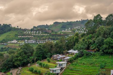 Kuzey Tayland 'daki dağ köyü çevresindeki güzel manzara
