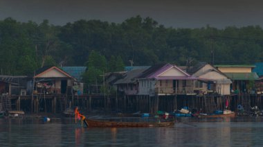 Tayland 'ın güneyindeki muhteşem Phang Nga Körfezi boyunca mimarlık