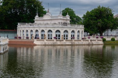 Ayutthaya 'ya yansıyan güzel bina