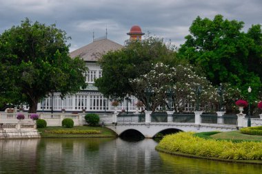 Ayutthaya 'da suya yakın tarihi bina