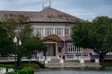 Ayutthaya 'da suya yakın tarihi bina
