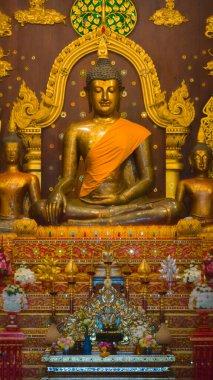 Chiang Rai tapınağındaki Buda heykeli.