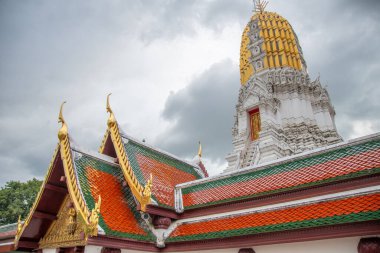 Wat Phra Si Ratana tapınağı dekoratif mimarisi ile