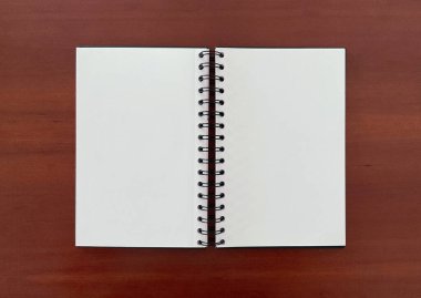 İletişiminiz için mesajlar ve resimler oluşturmak ve kullanmak için boş sayfaları olan defterler.