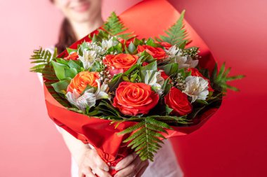 Çiçek vermek. Buketlerin aranjmanı