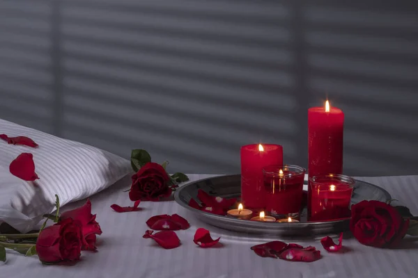 Fragment Bed Hotel Home Tray Candles Decoration Red Roses Petals — Φωτογραφία Αρχείου