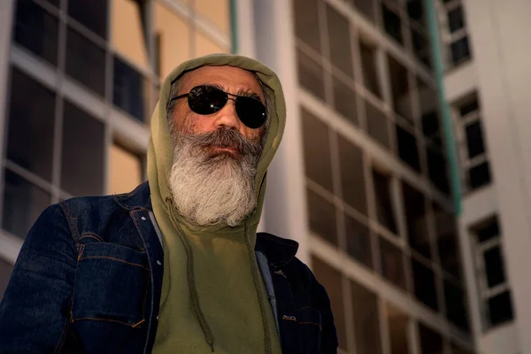 Portrait Senior Man Gray Beard Wearing Glasses Sun Stands Front — Stock Photo, Image