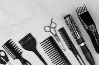 Kuaför aletleri, kuaför aletleri berber dükkanında kuaförlük ve sakal bakımı, rutin güzellik konsepti. Metin için boş alan. Berber aleti. Boşluğu kopyala.