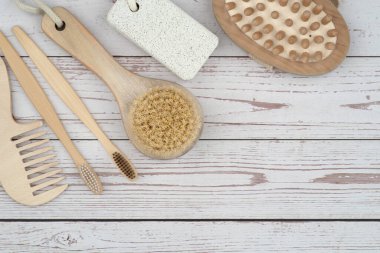 Cilt bakımı konsepti, temizlik, masaj, tedavi, nemlendirme, yüz ve vücut esnekliği, hijyen, gençlik ve cilt sağlığı için kozmetik aksesuarlar ve ürünler