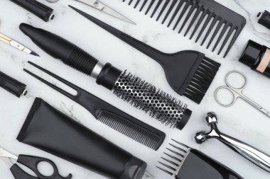 Kuaför aletleri, kuaför aletleri berber dükkanında kuaförlük ve sakal bakımı, rutin güzellik konsepti. Metin için boş alan. Berber aleti. Boşluğu kopyala.