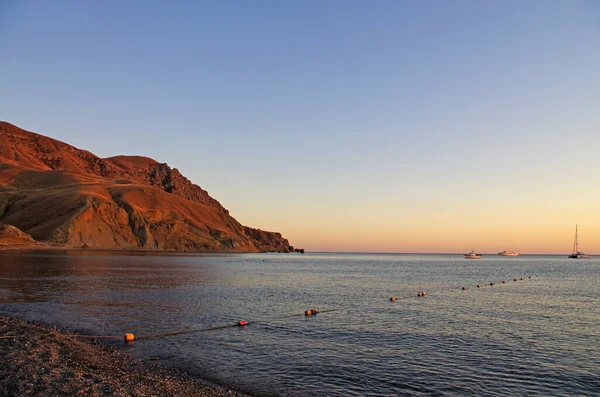 Huzurlu Bir Gün Batımı Deniz Manzarasında Sakin Sessiz Bir Gün — Stok fotoğraf