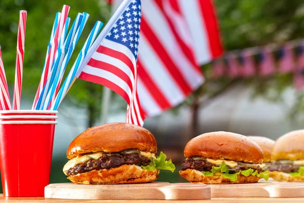 Burger Bar Impreza Patriotycznym Stylu Lipiec Dzień Niepodległości Patriotyczne Symbole — Zdjęcie stockowe