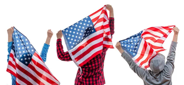 人们挥动美国国旗 7月4日独立日爱国象征美国 孤立的白人背景 7月4日联邦假日 — 图库照片#