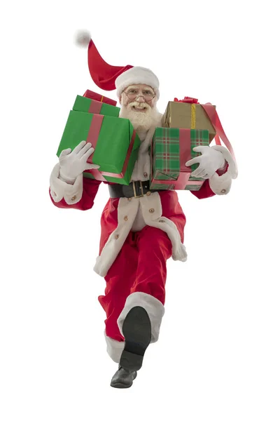 배경에 떨어져 아버지 크리스마스에 포장된 Xmas 선물을 가져오는 수염을 나이든 — 스톡 사진