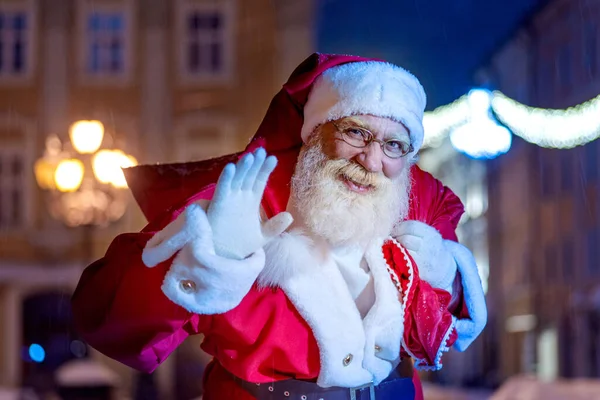 Der Weihnachtsmann Heiligabend Auf Den Straßen Der Stadt Freundlich Fröhlicher — Stockfoto