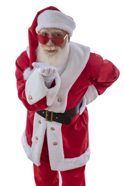 圣诞老人 戴着可笑的心形太阳镜 背景白色孤立 多愁善感的老年男模 留着天然的白胡子 圣诞佳节广告中欢乐的角色 — 图库照片