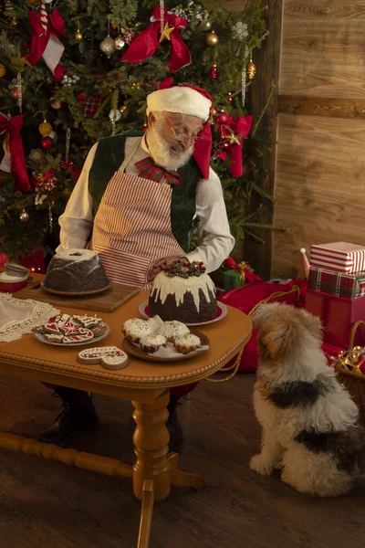 Papai Noel Com Barba Branca Real Dentro Casa Log Cabin — Fotografia de Stock