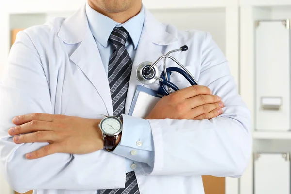 Male medicine therapeutist doctor hands crossed on his chest — Stock Photo, Image