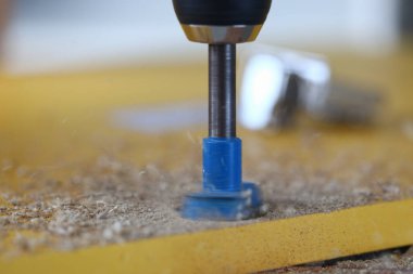 Araç kullanan profesyonel işçi