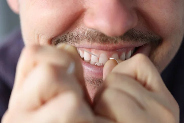 Man brushing teeth with dental floss closeup — Stock Photo, Image