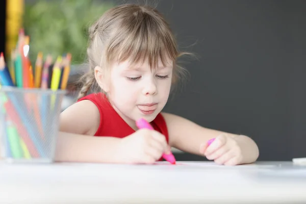 Little girl drawing picture with colored pencils at home — Stock Photo, Image