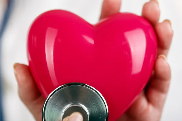 Heart and stethoscope — Stock Photo, Image