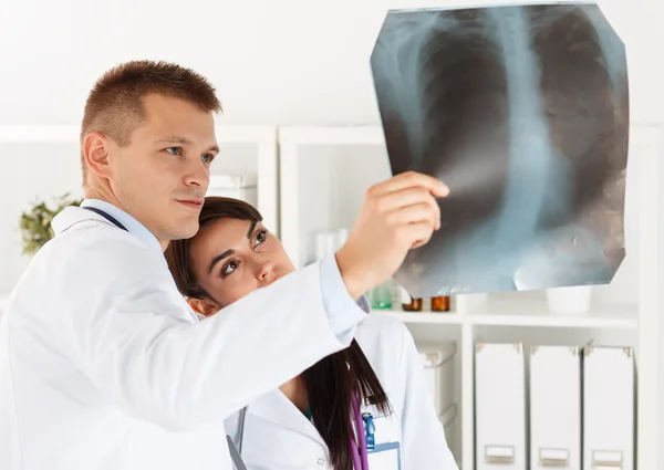 Radiologist or traumatologist medical concept — Stock Photo, Image