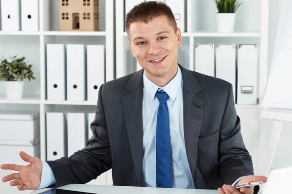 Freudiger Geschäftsmann — Stockfoto