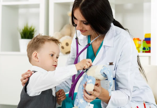 Concepto médico pediátrico — Foto de Stock