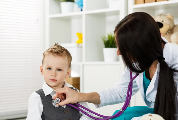 Pediatria conceito médico — Fotografia de Stock