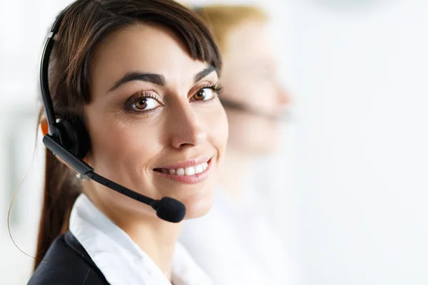 Operadora de servicio de call center femenina — Foto de Stock