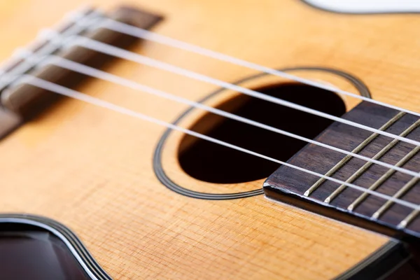 Guitarra ukelele hawaiana pequeña de cuatro cuerdas — Foto de Stock