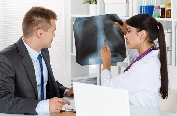 Radiologist or traumatologist concept — Stock Photo, Image