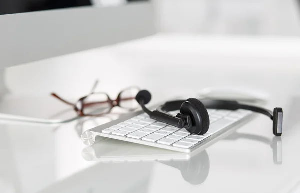 Opérateur de centre d'appels lieu de travail vide — Photo