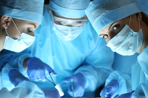 Концепция хирургии и экстренной помощи — стоковое фото
