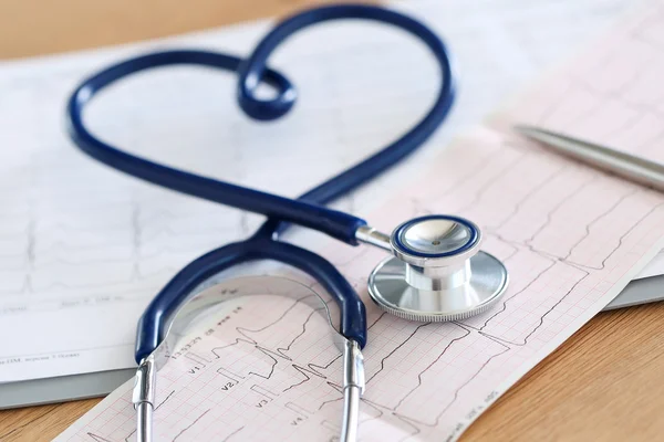 Medical stethoscope twisted in heart shape — Stock Photo, Image