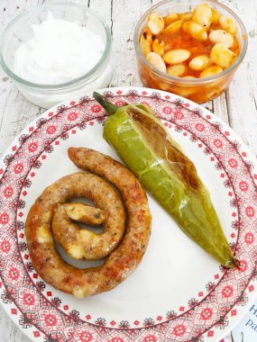Izgara İspanyol sosisi ve biber.